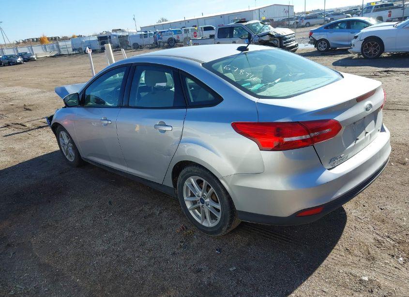 Photo 3 of 2018 Ford Focus SE (VIN 1FADP3F29JL252083)