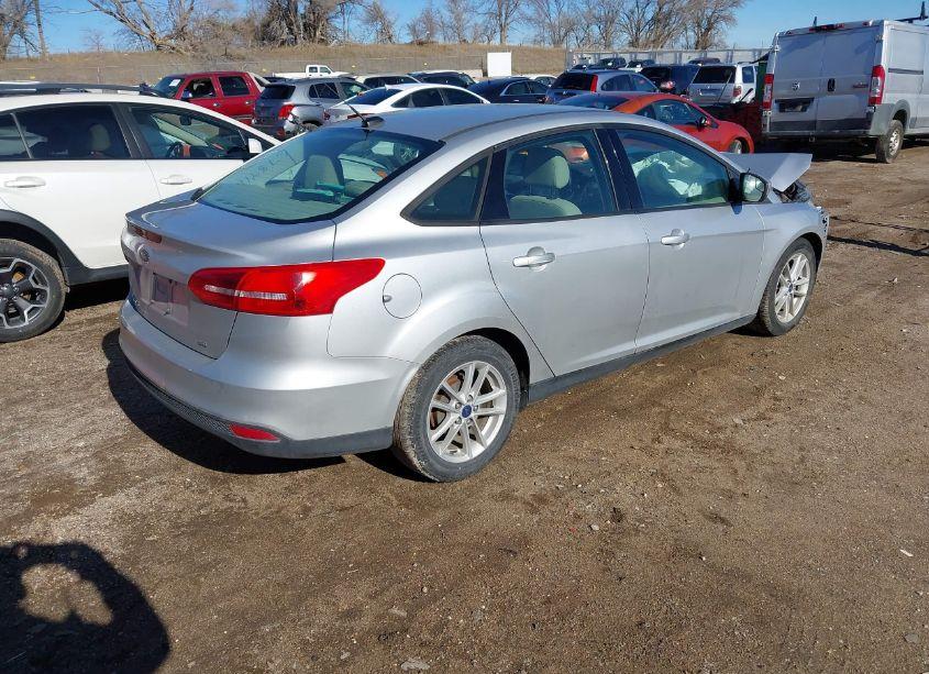 Photo 4 of 2018 Ford Focus SE (VIN 1FADP3F29JL252083)