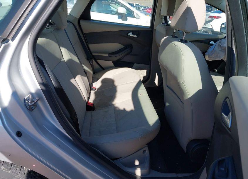 Photo 8 of 2018 Ford Focus SE (VIN 1FADP3F29JL252083)