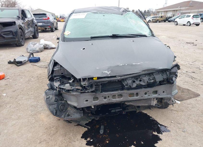 Photo 6 of 2018 Ford Focus SE (VIN 1FADP3F29JL257428)