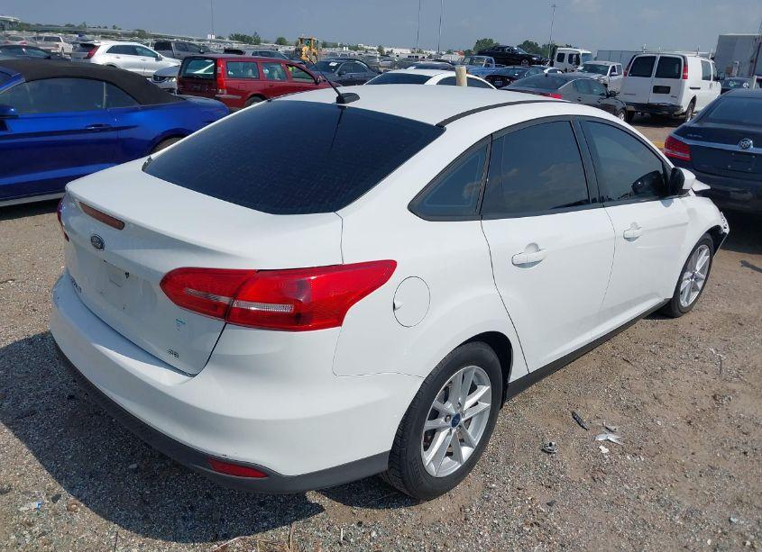 Photo 4 of 2018 Ford Focus SE (VIN 1FADP3F29JL262130)