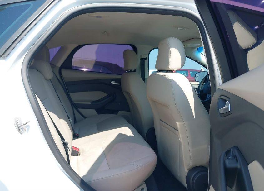 Photo 8 of 2018 Ford Focus SE (VIN 1FADP3F29JL262130)