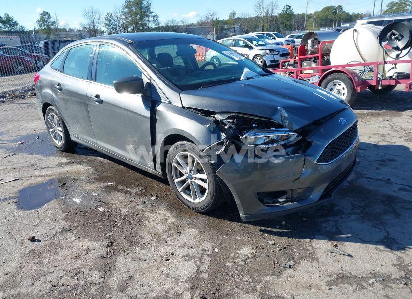 2018 Ford Focus SE (VIN 1FADP3F29JL265027) main photo