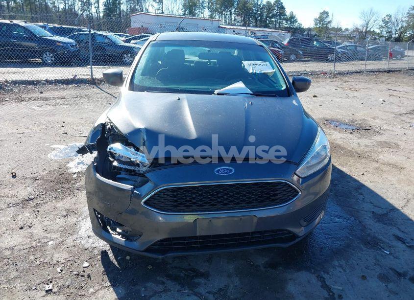 Photo 12 of 2018 Ford Focus SE (VIN 1FADP3F29JL265027)