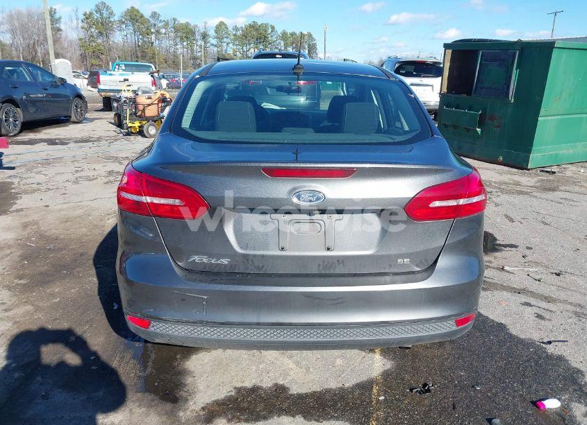 Photo 16 of 2018 Ford Focus SE (VIN 1FADP3F29JL265027)
