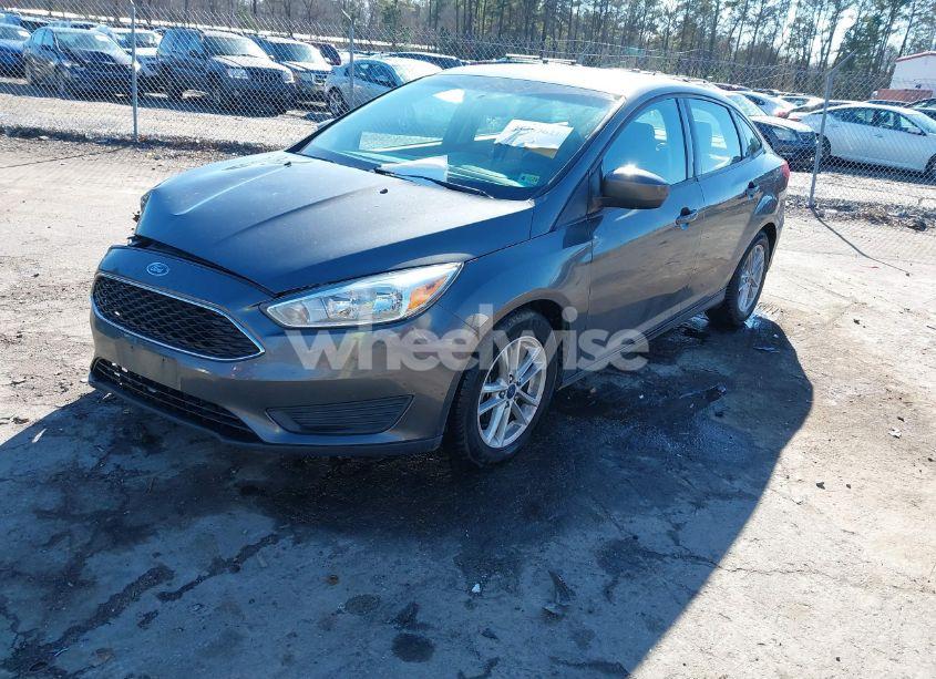 Photo 2 of 2018 Ford Focus SE (VIN 1FADP3F29JL265027)