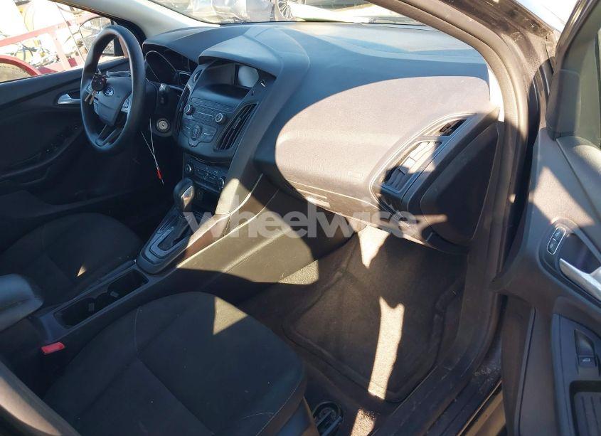 Photo 5 of 2018 Ford Focus SE (VIN 1FADP3F29JL265027)