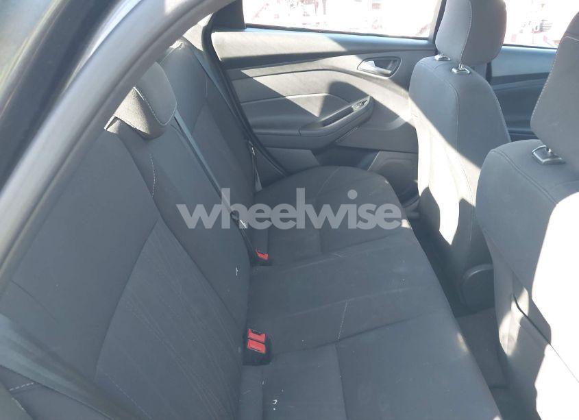 Photo 8 of 2018 Ford Focus SE (VIN 1FADP3F29JL265027)