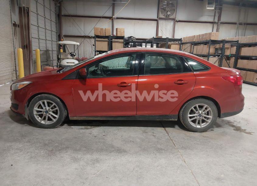Photo 14 of 2018 Ford Focus SE (VIN 1FADP3F29JL275184)