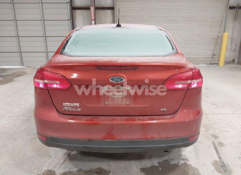 Photo 16 of 2018 Ford Focus SE (VIN 1FADP3F29JL275184)