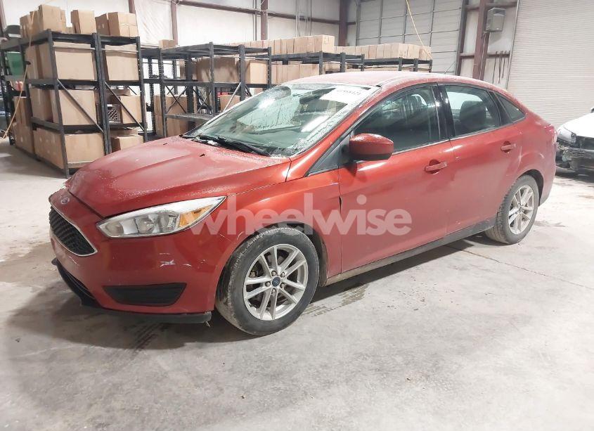 Photo 2 of 2018 Ford Focus SE (VIN 1FADP3F29JL275184)