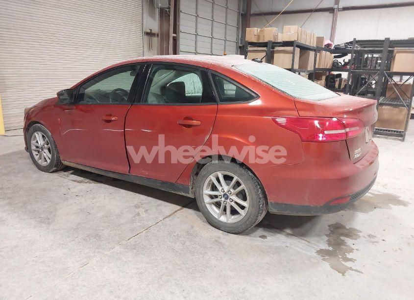 Photo 3 of 2018 Ford Focus SE (VIN 1FADP3F29JL275184)
