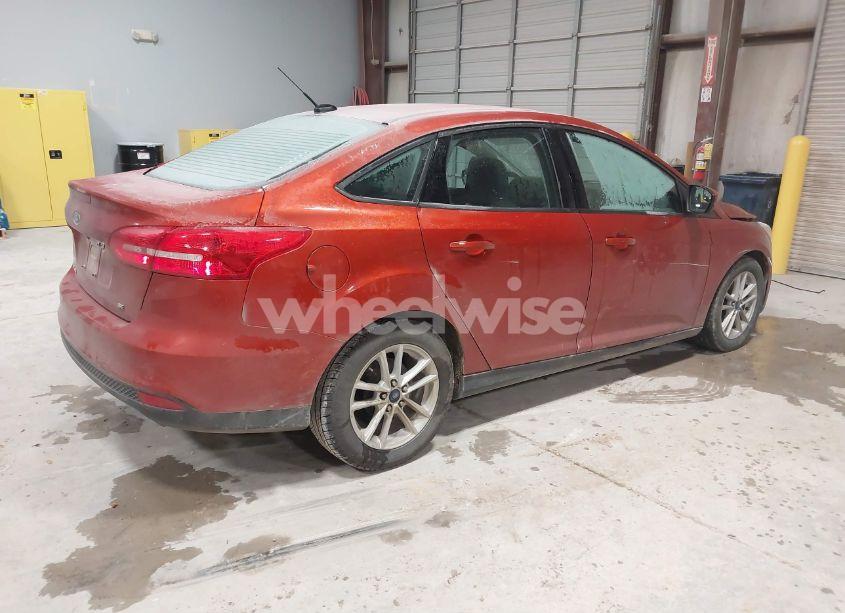 Photo 4 of 2018 Ford Focus SE (VIN 1FADP3F29JL275184)