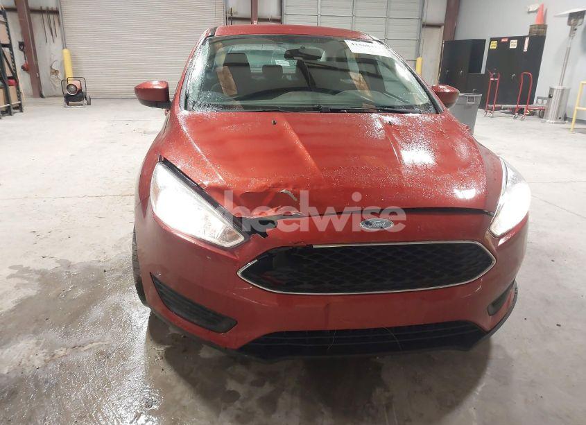 Photo 6 of 2018 Ford Focus SE (VIN 1FADP3F29JL275184)