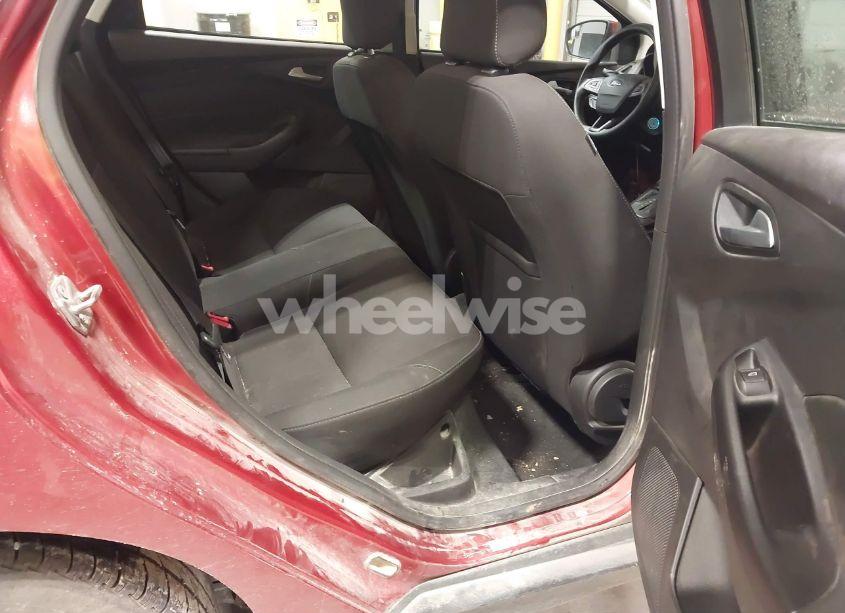 Photo 8 of 2018 Ford Focus SE (VIN 1FADP3F29JL275184)