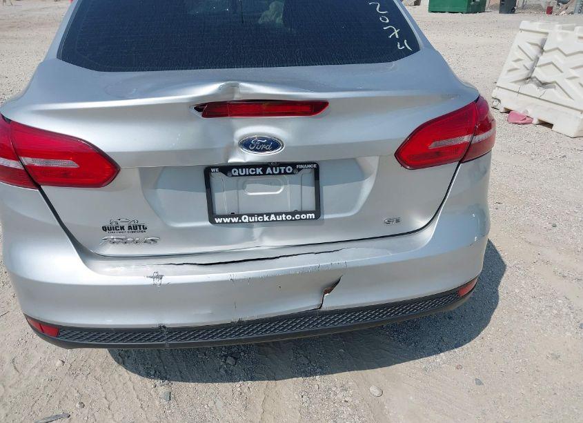 Photo 13 of 2018 Ford Focus SE (VIN 1FADP3F29JL320169)