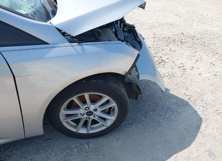 Photo 14 of 2018 Ford Focus SE (VIN 1FADP3F29JL320169)