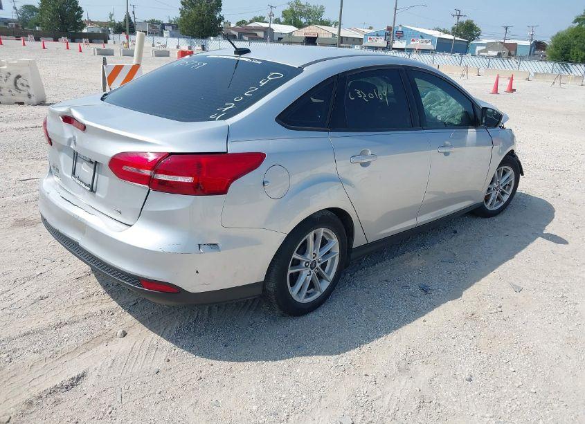 Photo 4 of 2018 Ford Focus SE (VIN 1FADP3F29JL320169)