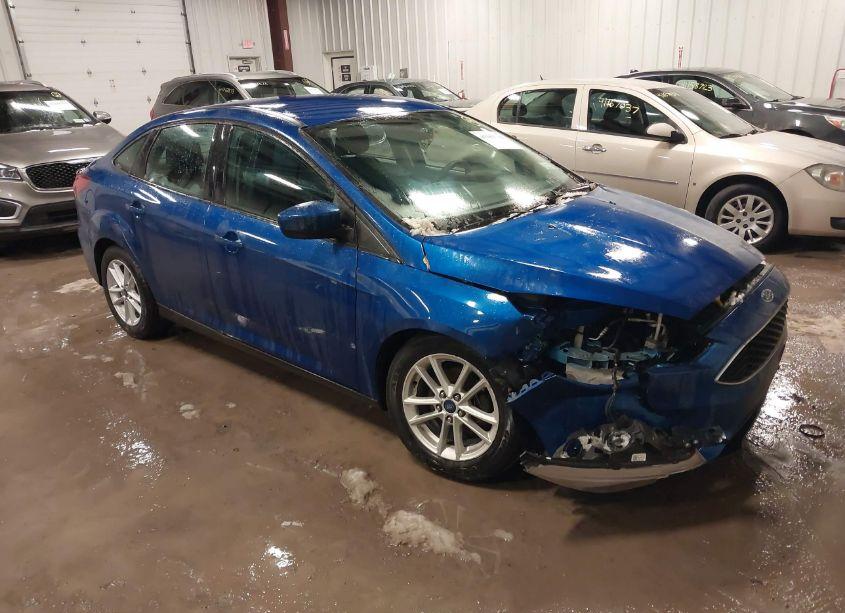 2018 Ford Focus SE (VIN 1FADP3F29JL327896) main photo