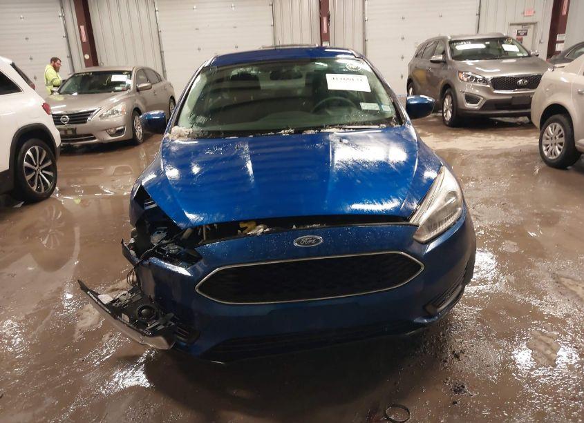 Photo 12 of 2018 Ford Focus SE (VIN 1FADP3F29JL327896)
