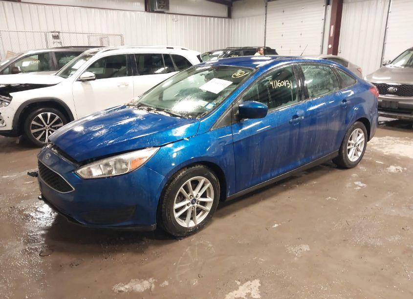 Photo 2 of 2018 Ford Focus SE (VIN 1FADP3F29JL327896)