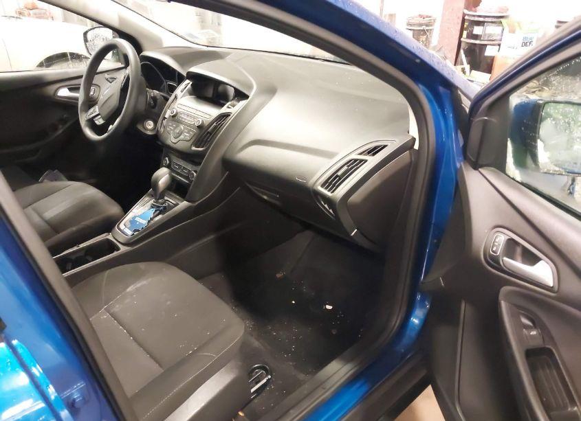 Photo 5 of 2018 Ford Focus SE (VIN 1FADP3F29JL327896)