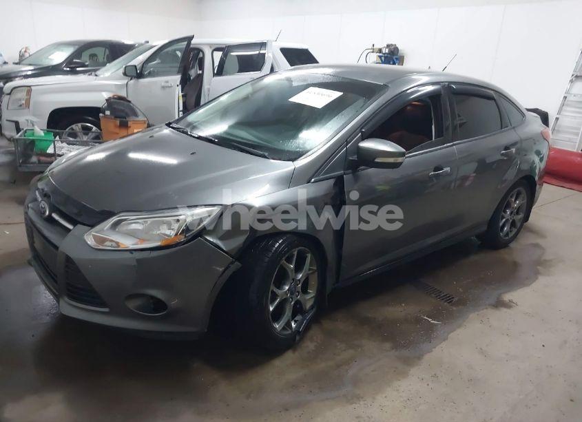 Photo 2 of 2013 Ford Focus SE (VIN 1FADP3F2XDL113939)