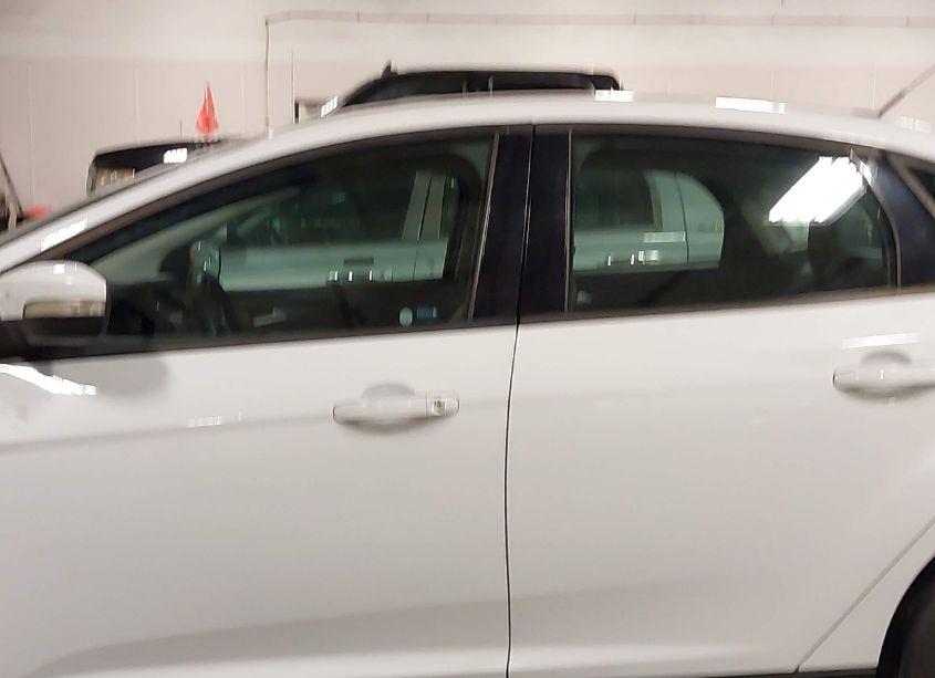 Photo 14 of 2013 Ford Focus SE (VIN 1FADP3F2XDL138520)