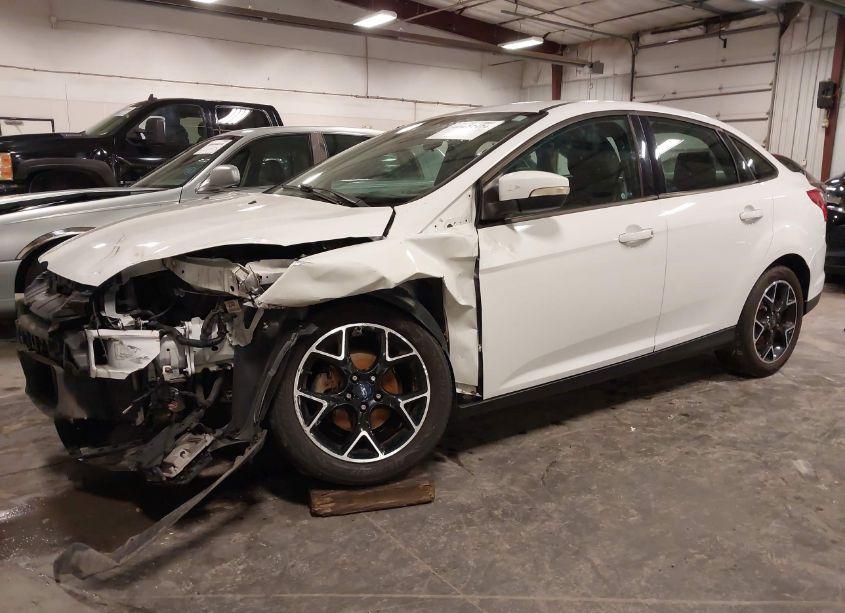 Photo 2 of 2013 Ford Focus SE (VIN 1FADP3F2XDL138520)