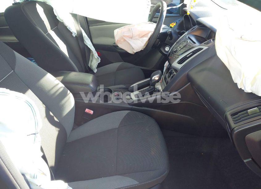 Photo 5 of 2013 Ford Focus SE (VIN 1FADP3F2XDL162011)