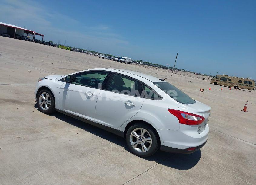 Photo 3 of 2013 Ford Focus SE (VIN 1FADP3F2XDL251450)