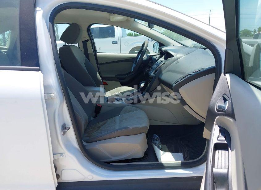 Photo 5 of 2013 Ford Focus SE (VIN 1FADP3F2XDL251450)