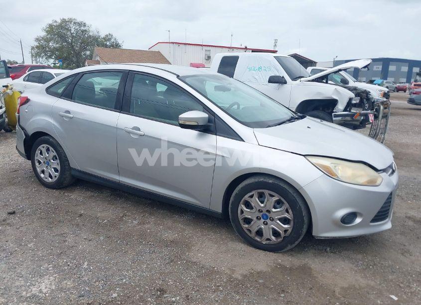 2013 Ford Focus SE (VIN 1FADP3F2XDL255692) main photo