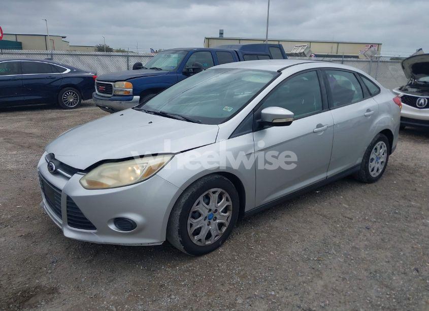 Photo 2 of 2013 Ford Focus SE (VIN 1FADP3F2XDL255692)