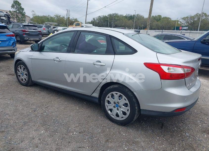 Photo 3 of 2013 Ford Focus SE (VIN 1FADP3F2XDL255692)