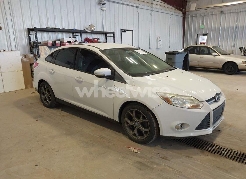 2013 Ford Focus SE (VIN 1FADP3F2XDL255868) main photo