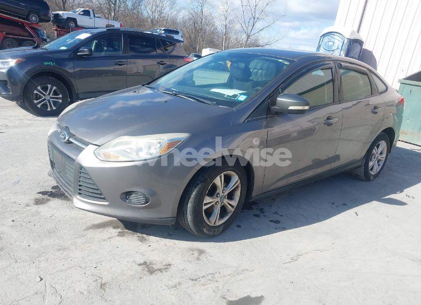 Photo 2 of 2013 Ford Focus SE (VIN 1FADP3F2XDL269060)