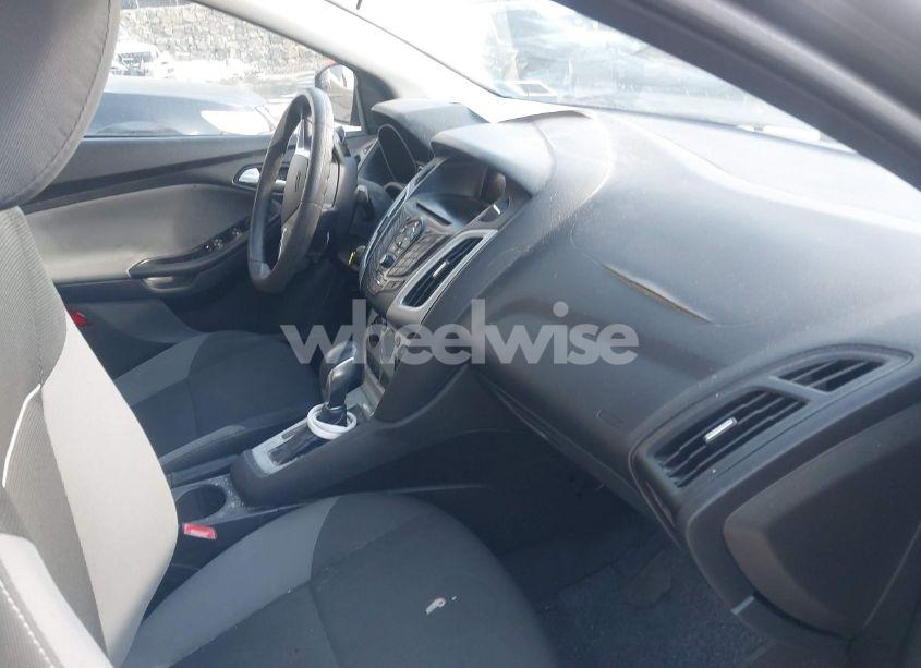 Photo 5 of 2013 Ford Focus SE (VIN 1FADP3F2XDL269060)