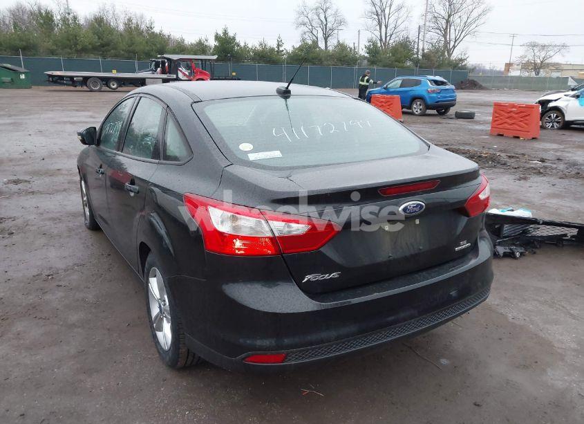 Photo 3 of 2013 Ford Focus SE (VIN 1FADP3F2XDL283086)
