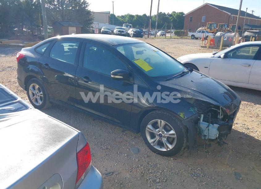 2013 Ford Focus SE (VIN 1FADP3F2XDL311811) main photo