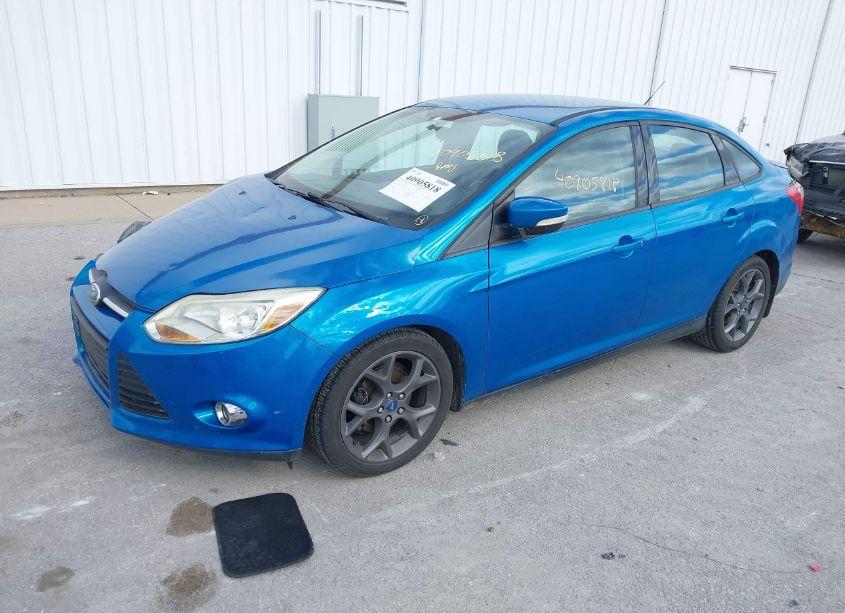 Photo 2 of 2014 Ford Focus SE (VIN 1FADP3F2XEL102411)