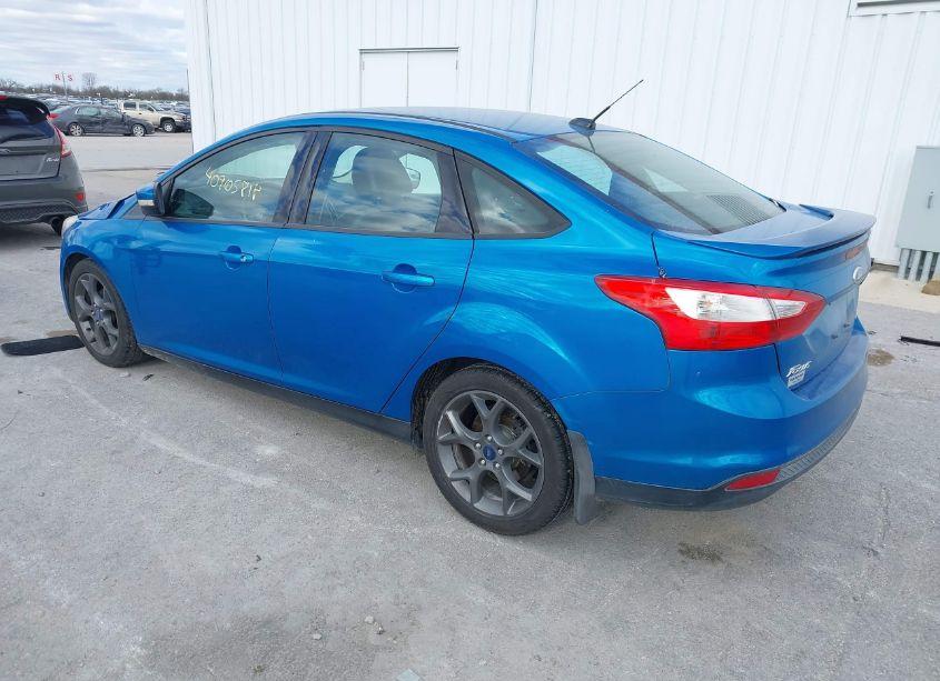 Photo 3 of 2014 Ford Focus SE (VIN 1FADP3F2XEL102411)