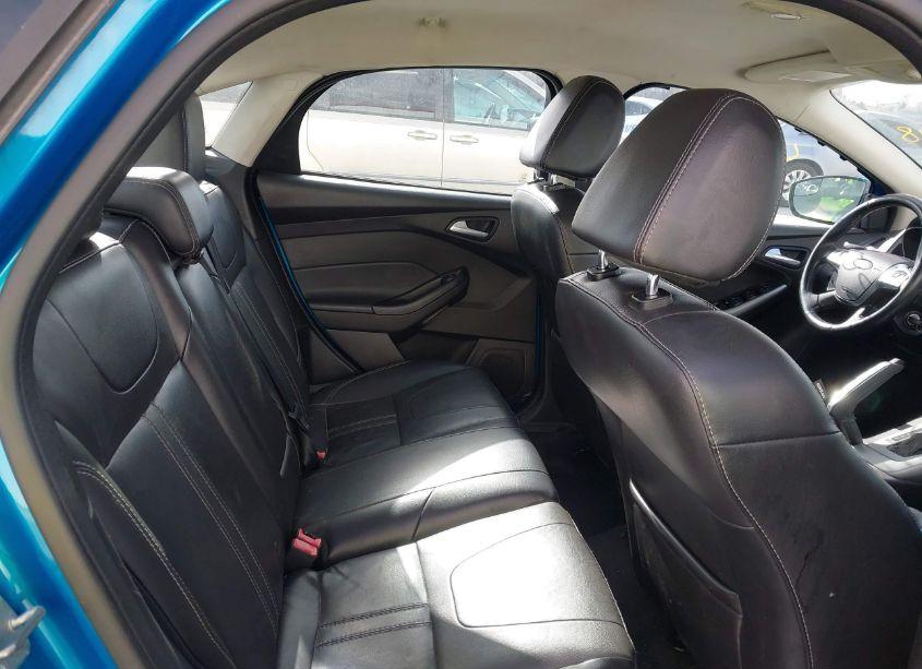 Photo 8 of 2014 Ford Focus SE (VIN 1FADP3F2XEL102411)