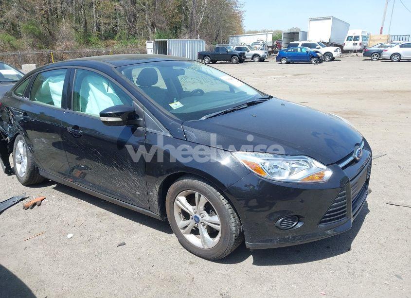 2014 Ford Focus SE (VIN 1FADP3F2XEL120830) main photo