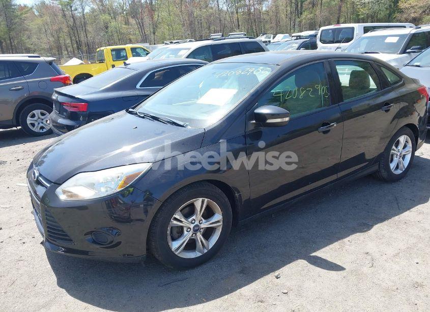 Photo 2 of 2014 Ford Focus SE (VIN 1FADP3F2XEL120830)
