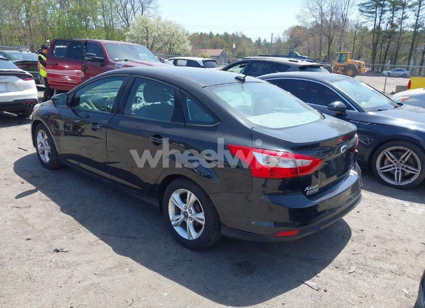 Photo 3 of 2014 Ford Focus SE (VIN 1FADP3F2XEL120830)