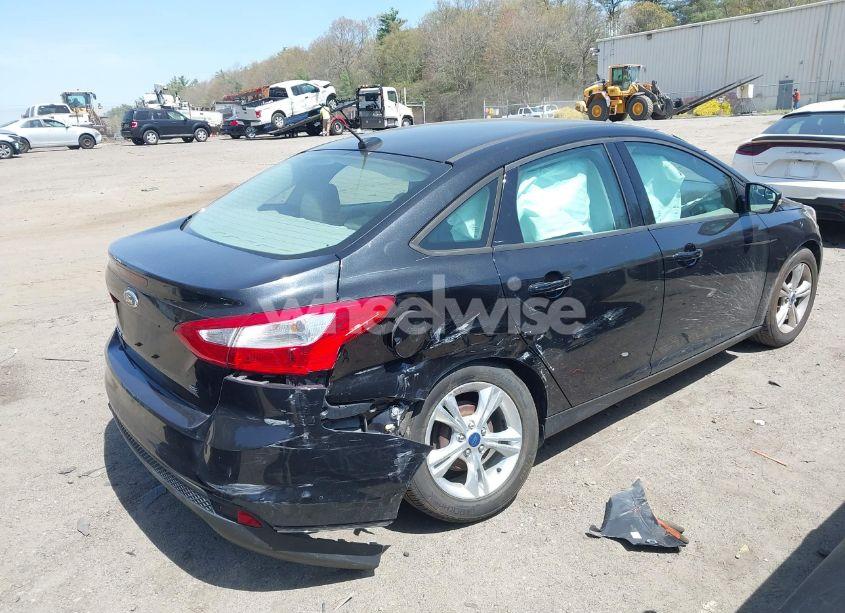 Photo 4 of 2014 Ford Focus SE (VIN 1FADP3F2XEL120830)