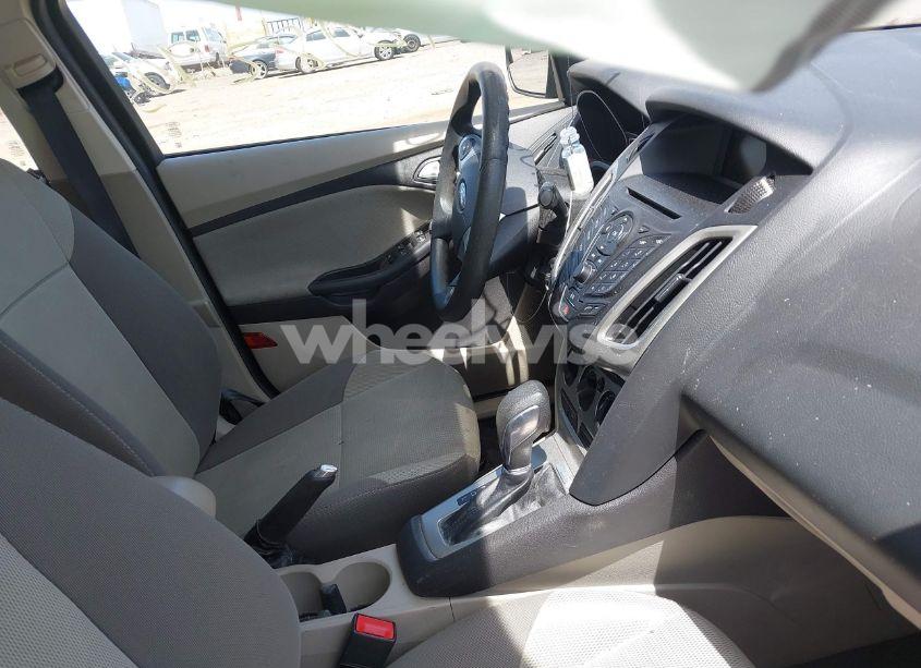 Photo 5 of 2014 Ford Focus SE (VIN 1FADP3F2XEL120830)
