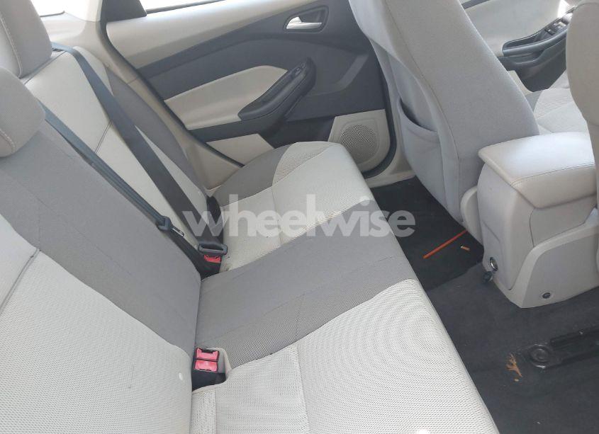 Photo 8 of 2014 Ford Focus SE (VIN 1FADP3F2XEL120830)