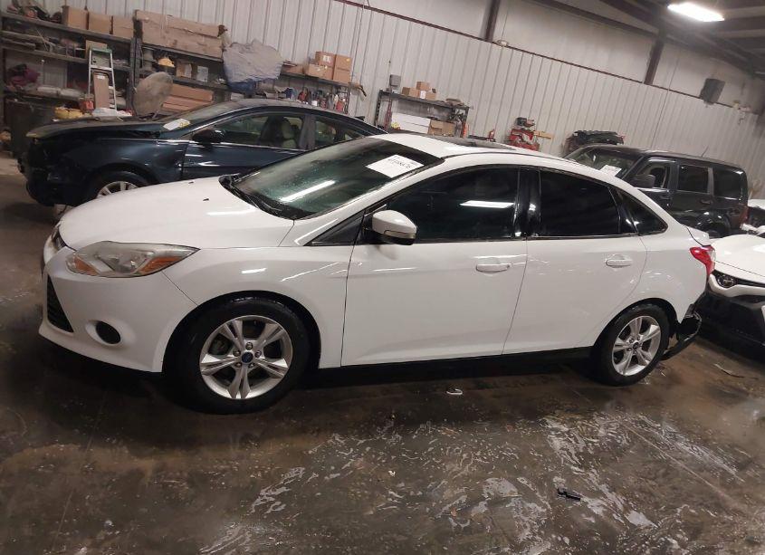 Photo 15 of 2014 Ford Focus SE (VIN 1FADP3F2XEL132959)